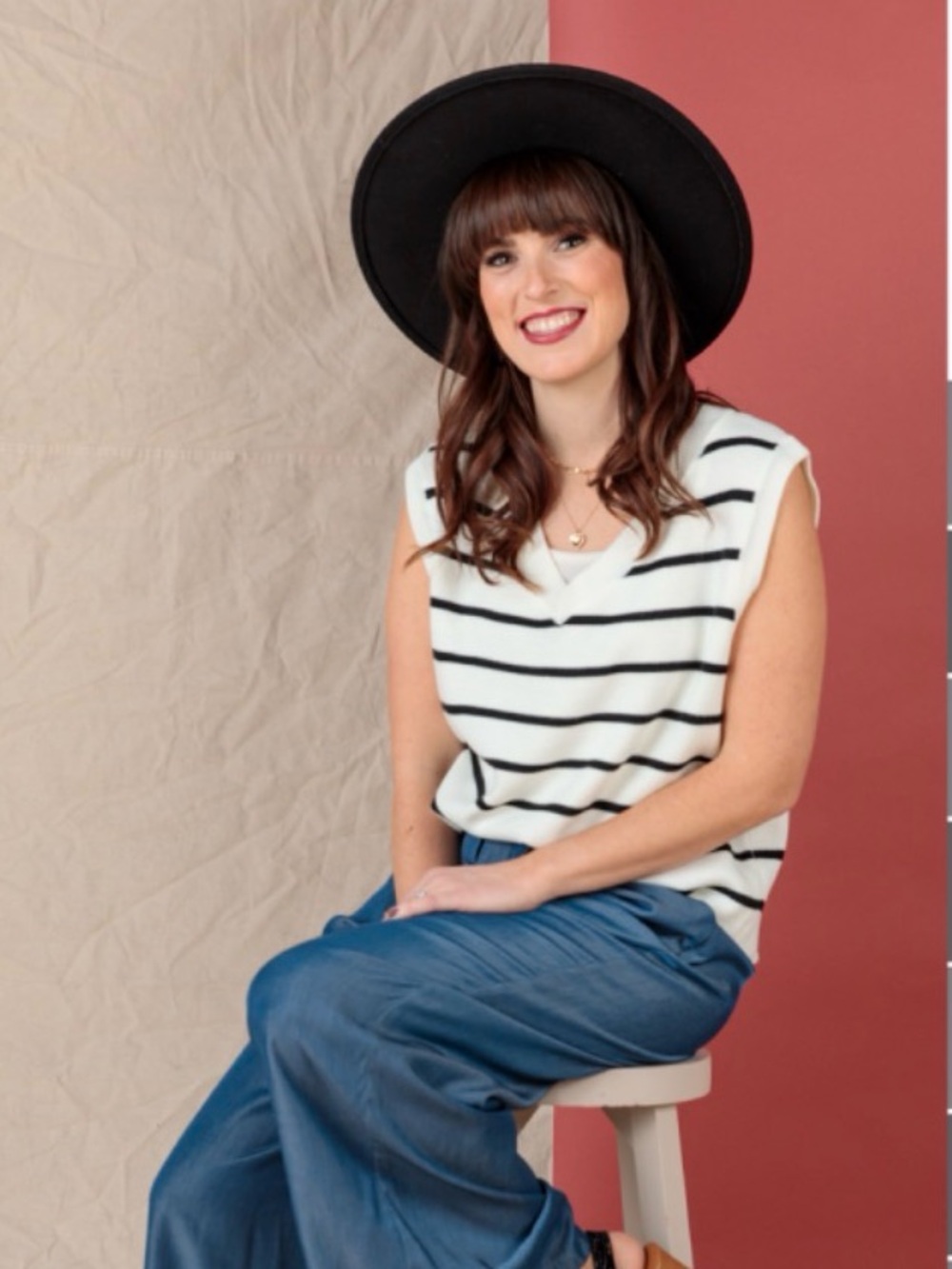 Lularoe Med Nadia V-Neck Sweater Vest Black Ivory Stripe Sleeveless